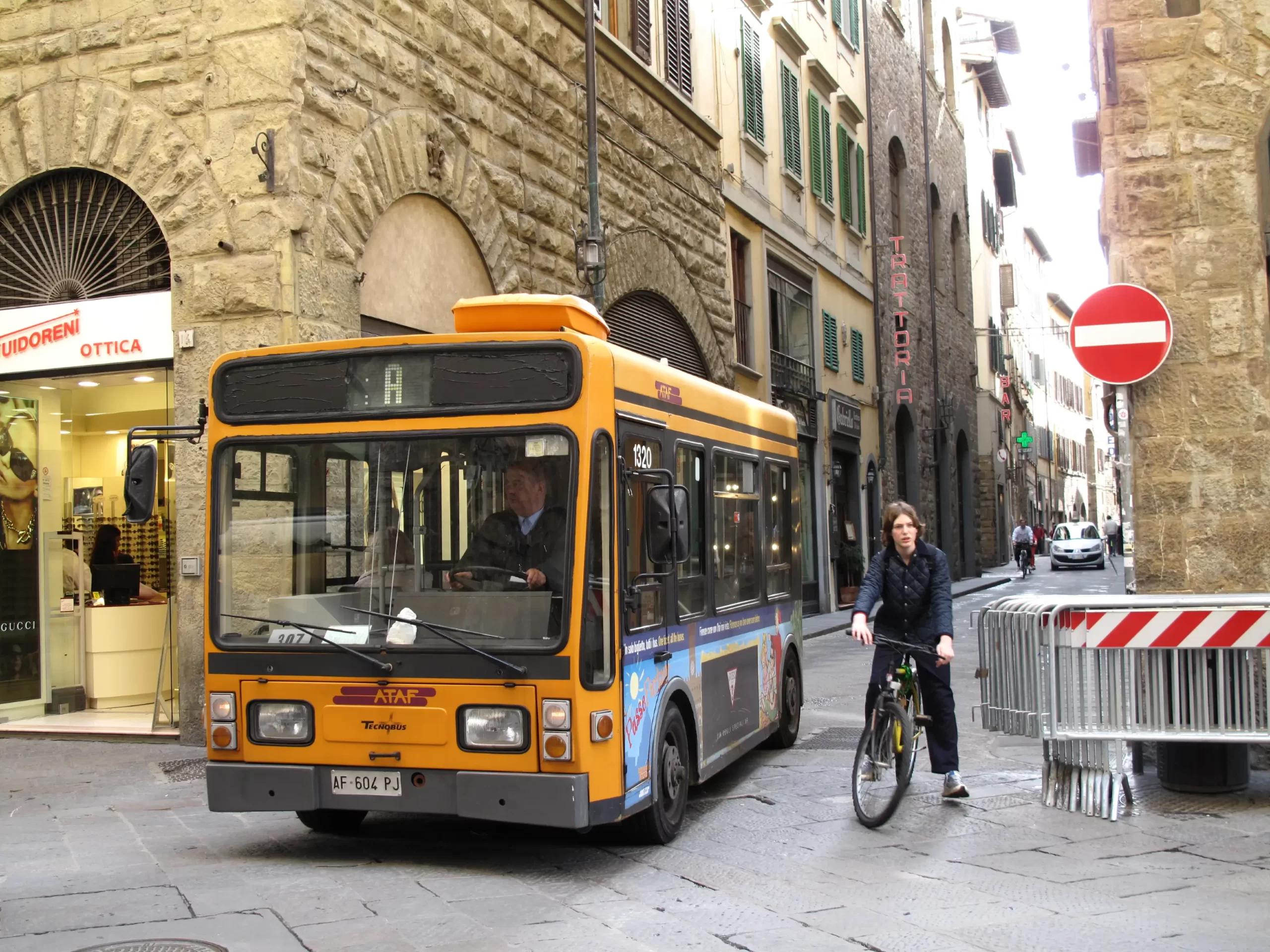 como llegar desde aeropuerto de florencia al hotel universo - Cómo funciona el autobús en Florencia