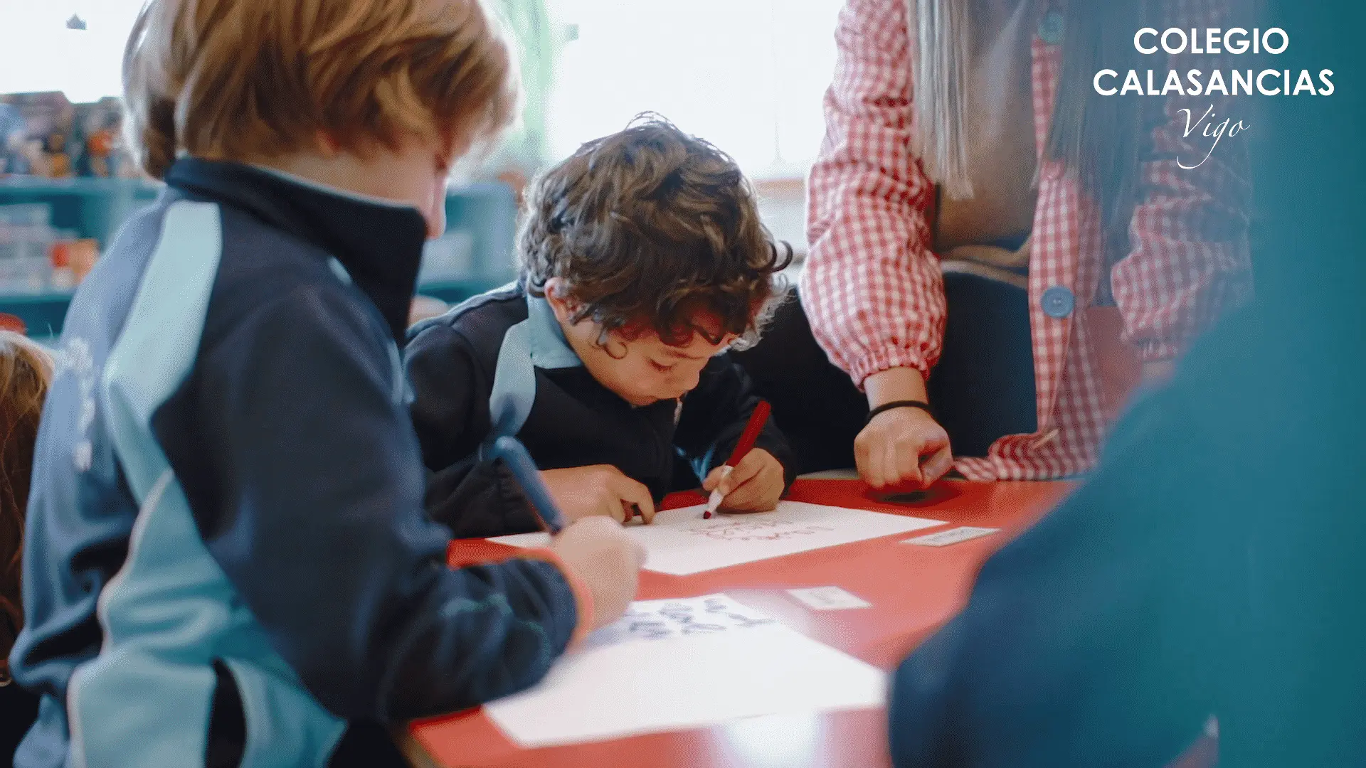 colegios donde se imparte universo de las palabras - Cuáles son los útiles escolares