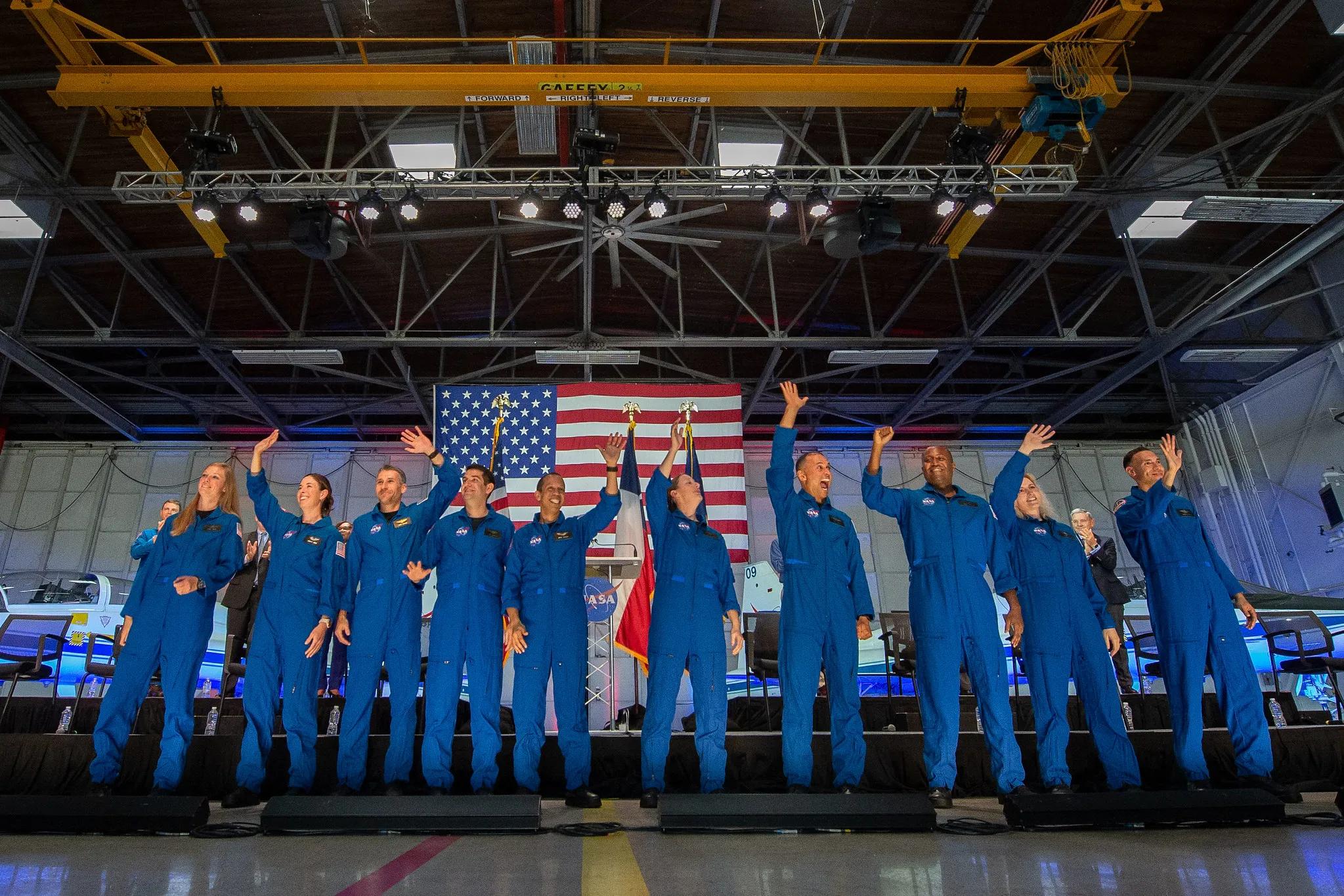 astronauta en el universo - Qué hay que estudiar para ser astronauta