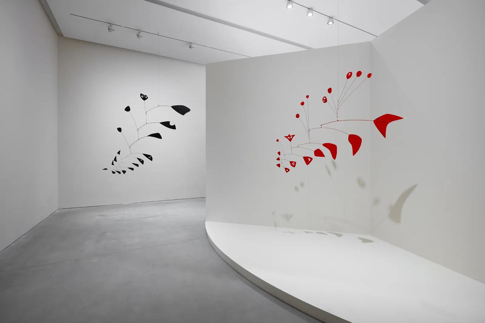 alexander calder universo planetas constelaciones - Qué invento Alexander Calder
