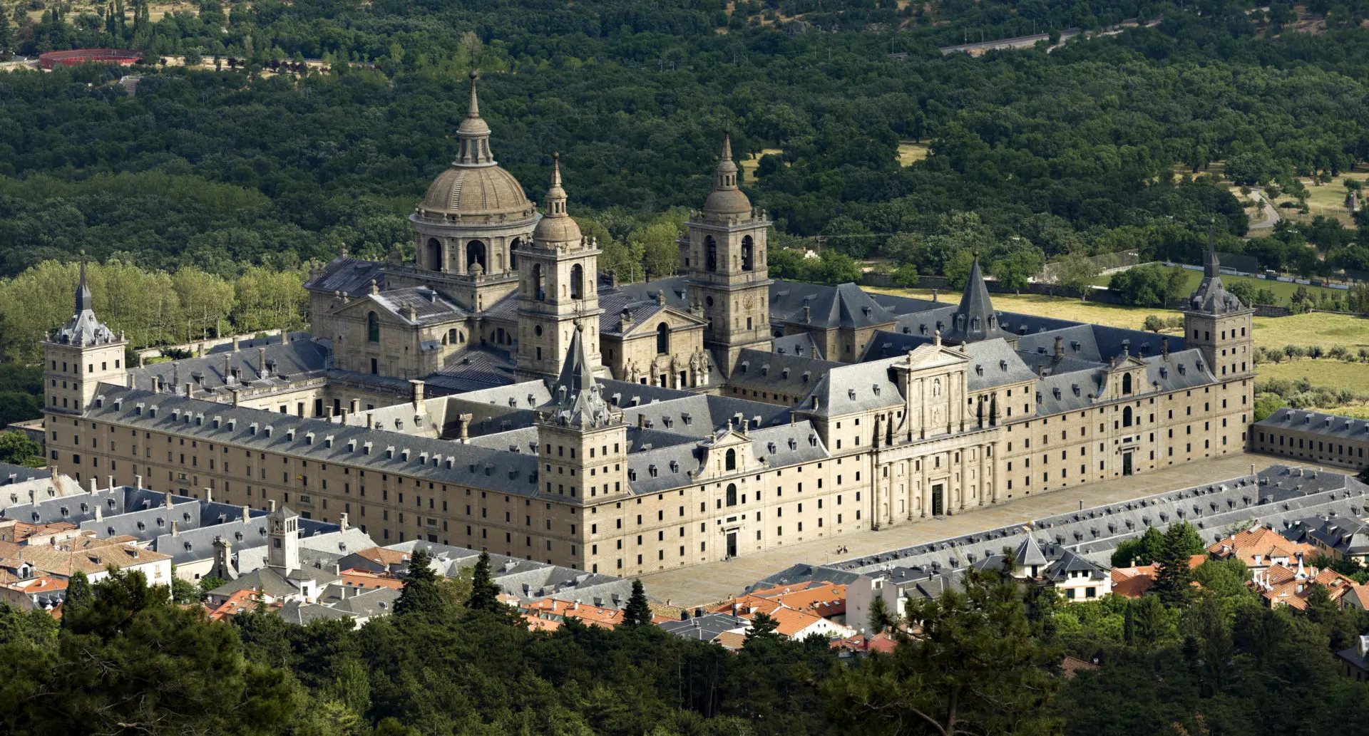 comentario san lorenzo del escorial acceso a la universo - Quién es el propietario del Escorial